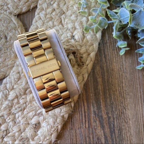 ⏱️ Men’s Gold Michael Kors Watch | Classic Style - Picture 9 of 15